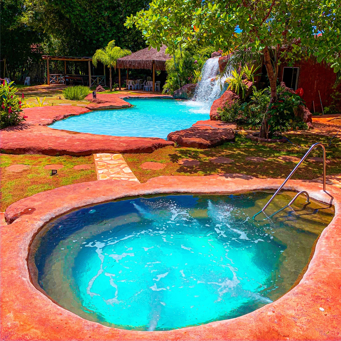 Piscinas com cascata